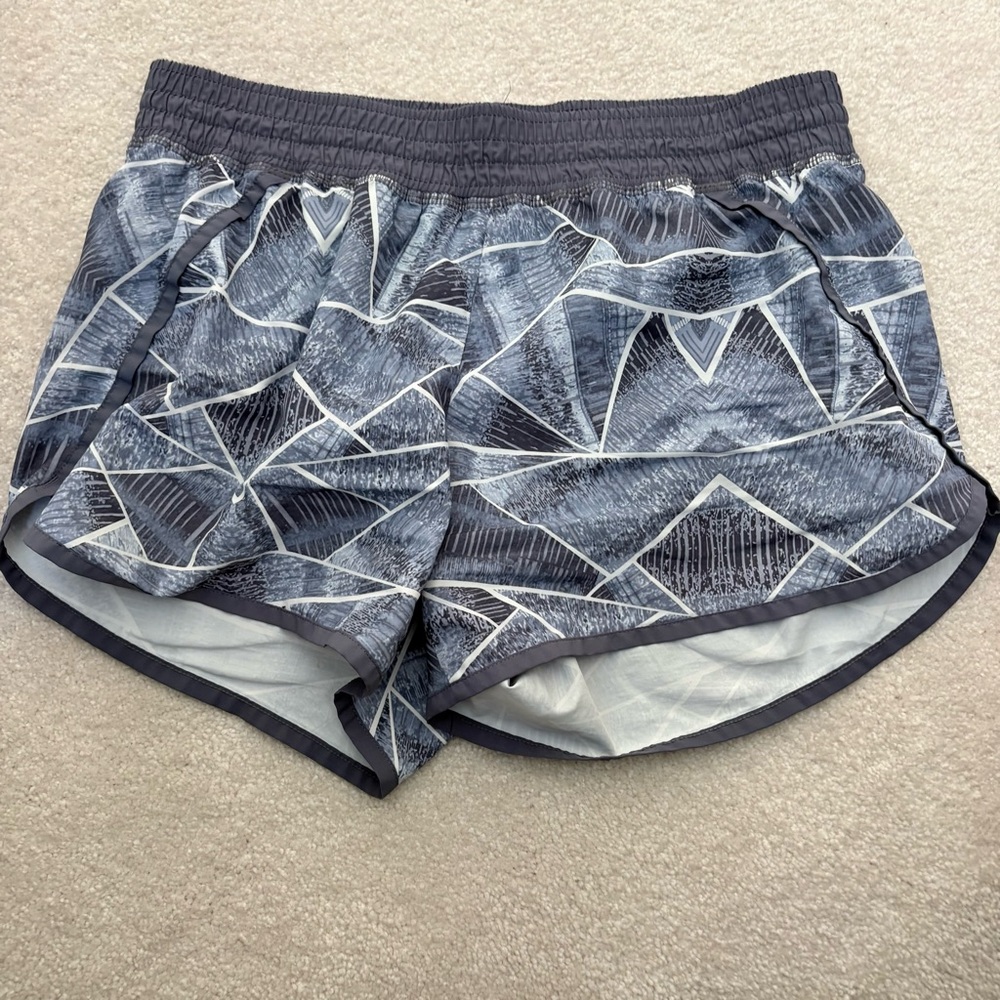 Champion geometric pattern, athletic shorts, size M  INV25/284